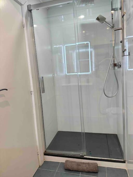 8 Min Walk To The Beach & 10 Min Walk To Convention Centre ! Barcelona Exterior foto